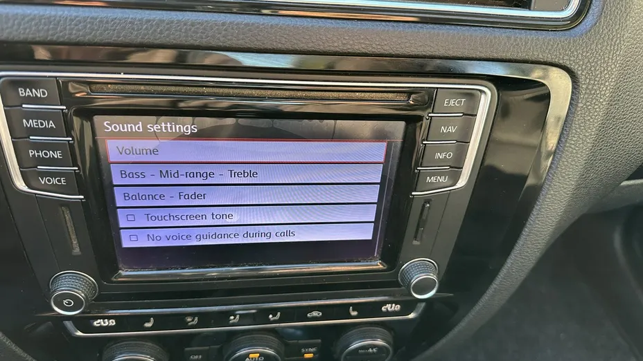 VOLKSWAGEN Jetta -