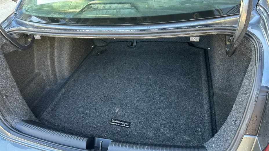 VOLKSWAGEN Jetta -