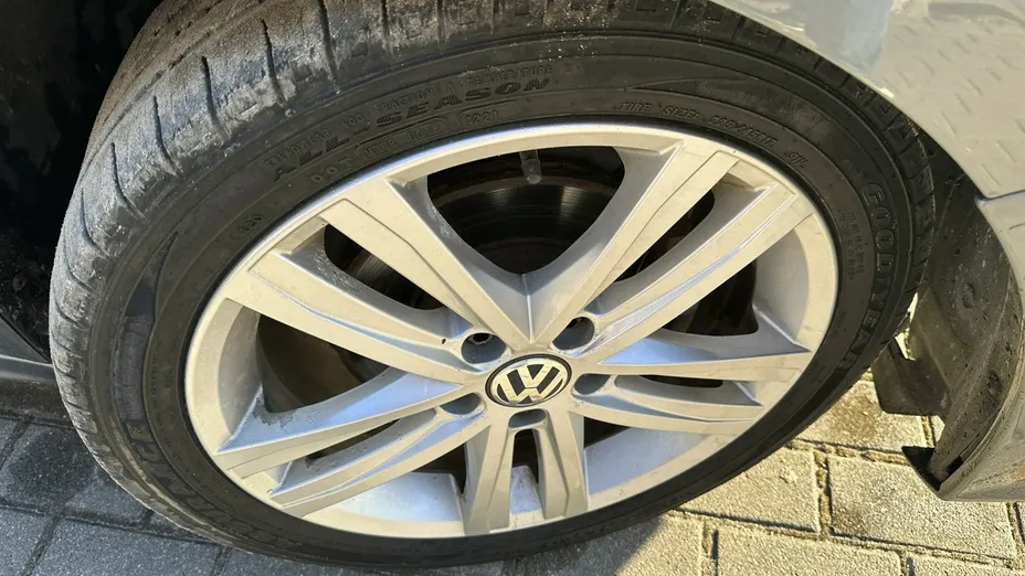 VOLKSWAGEN Jetta -