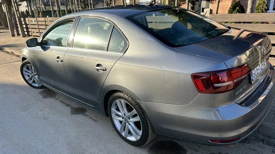VOLKSWAGEN Jetta -