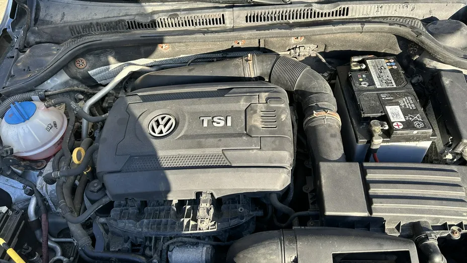VOLKSWAGEN Jetta -