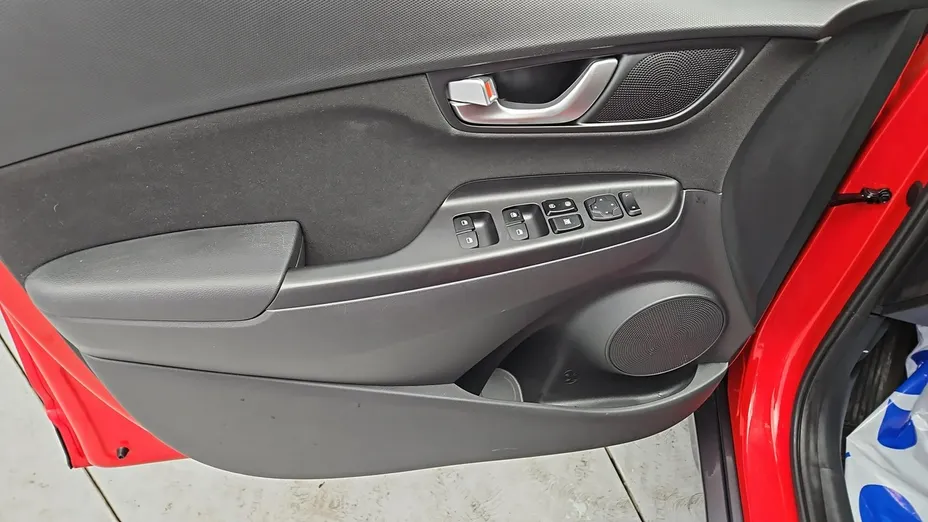 HYUNDAI Kona -