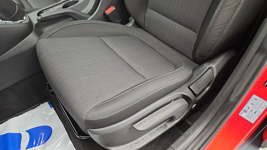 HYUNDAI Kona -