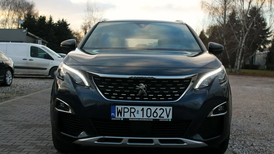 PEUGEOT 5008 -