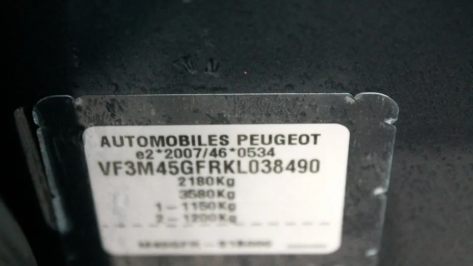 PEUGEOT 5008 -