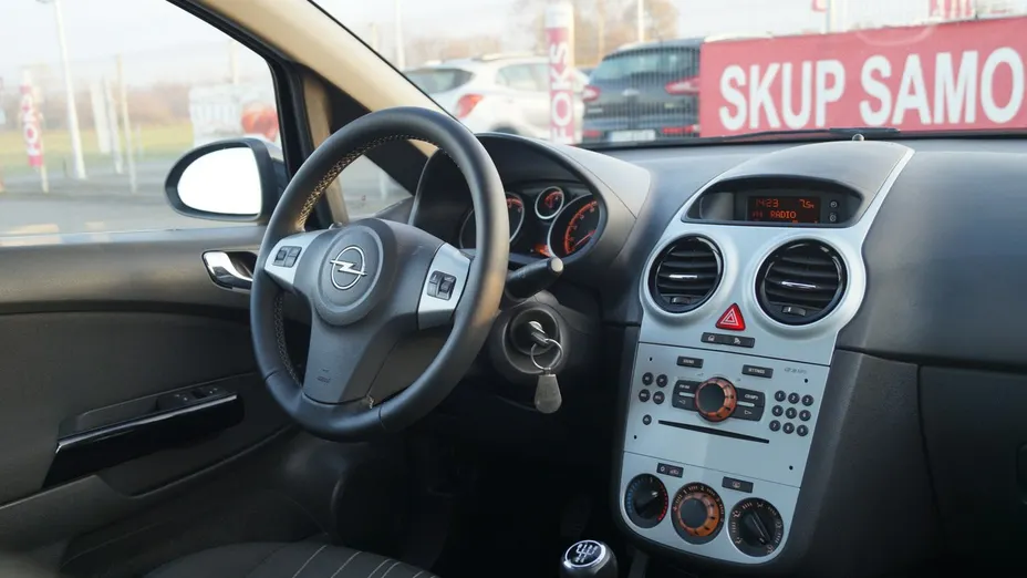 OPEL Corsa -