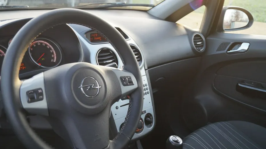 OPEL Corsa -