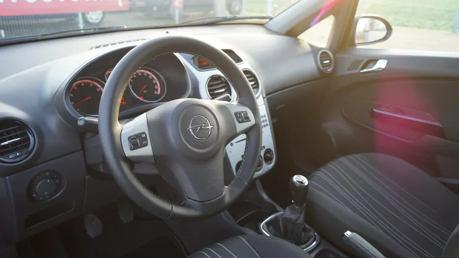 OPEL Corsa -