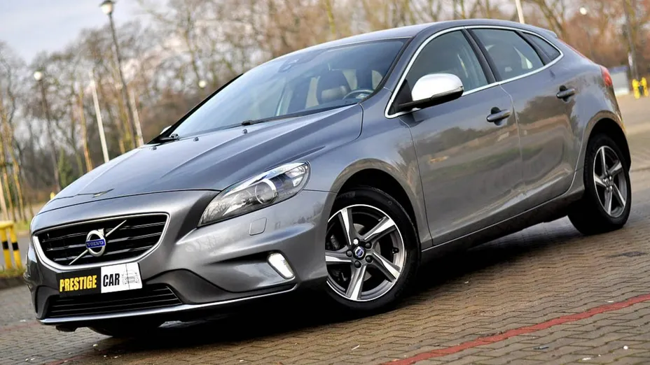 VOLVO V40 -