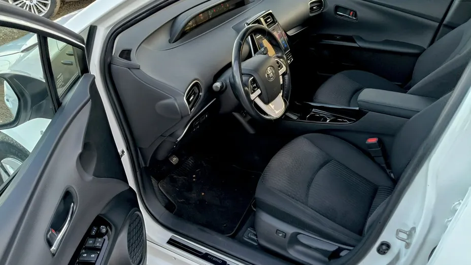 TOYOTA Prius -