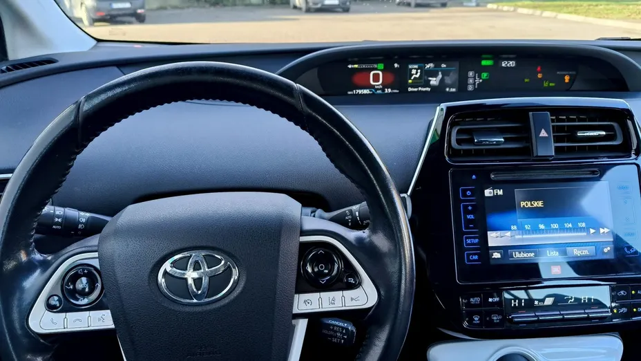 TOYOTA Prius -