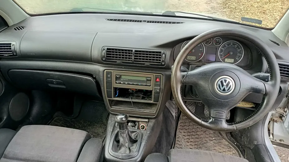 VOLKSWAGEN Passat -