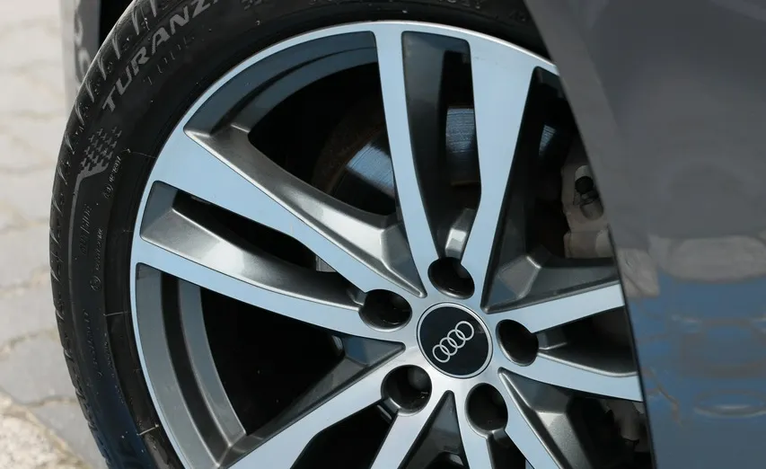 AUDI A6 -