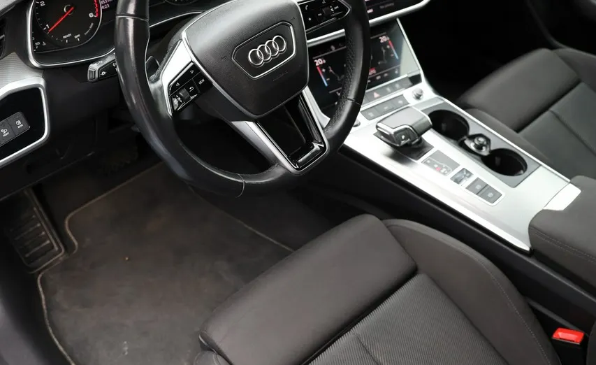 AUDI A6 -