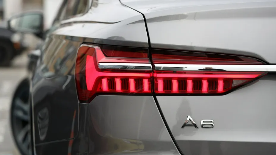 AUDI A6 -
