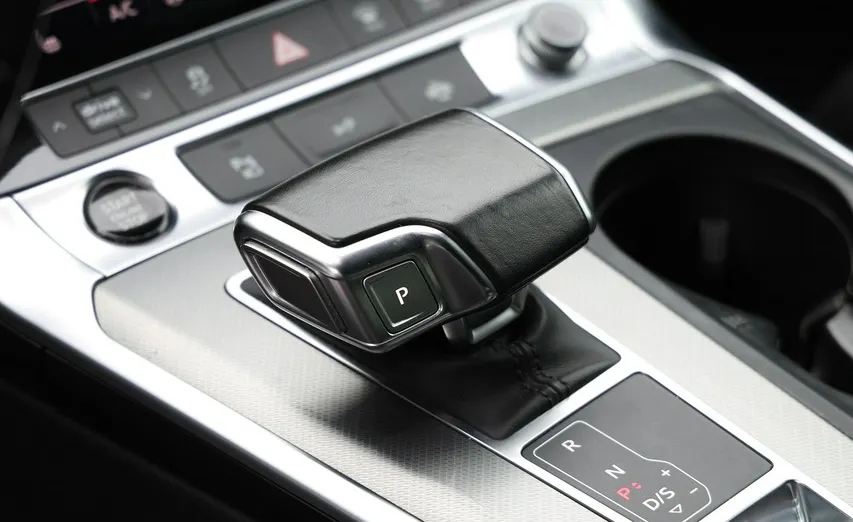 AUDI A6 -
