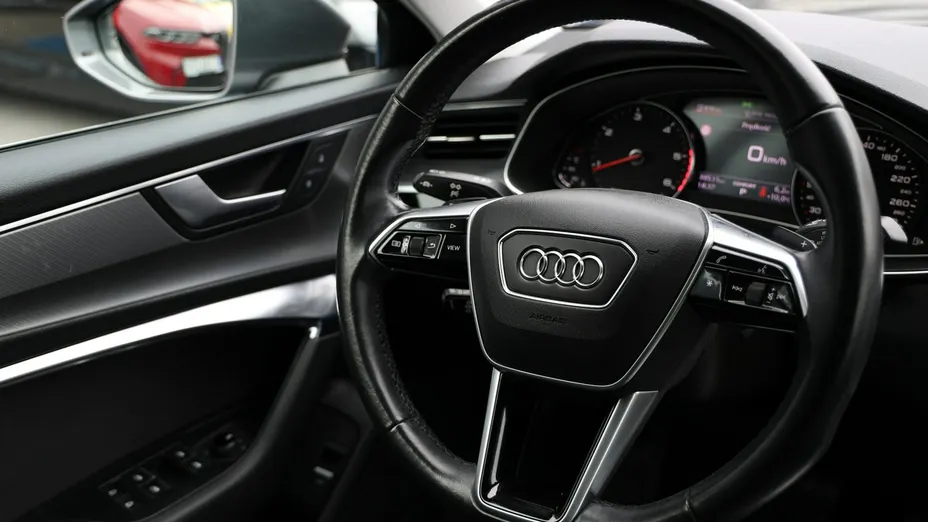 AUDI A6 -