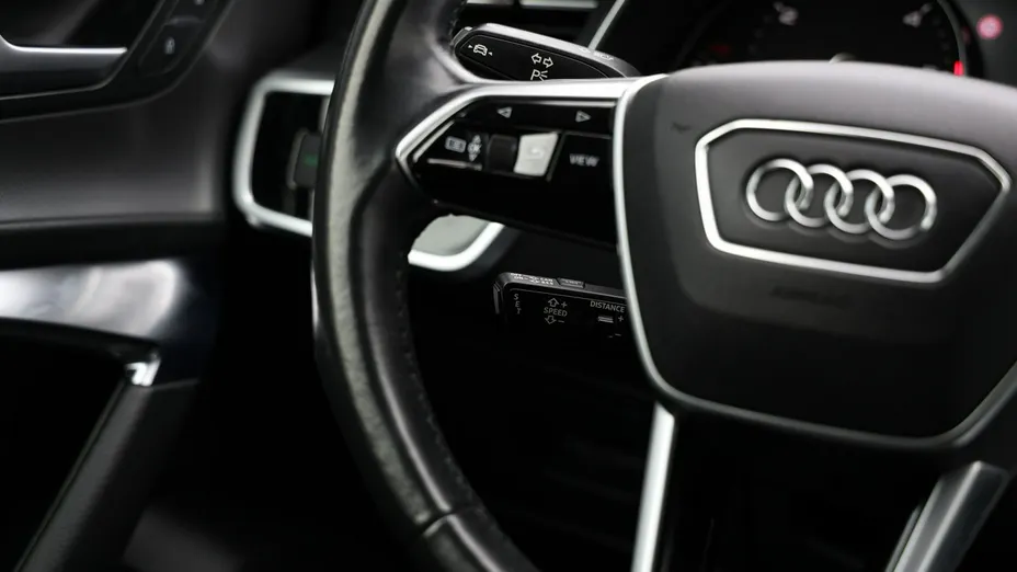 AUDI A6 -