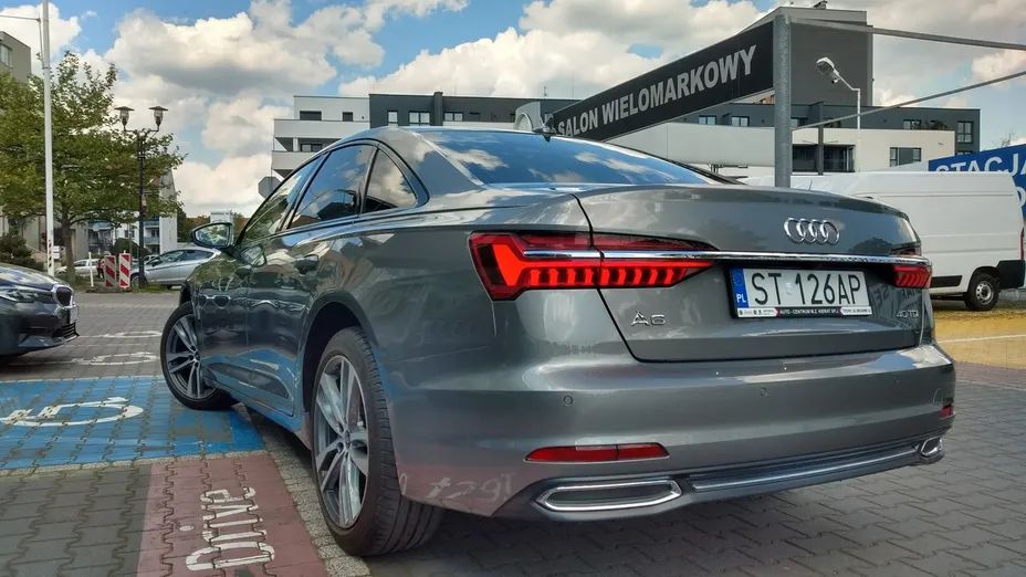 AUDI A6 -