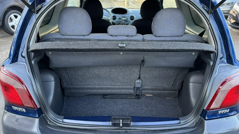 TOYOTA Yaris -