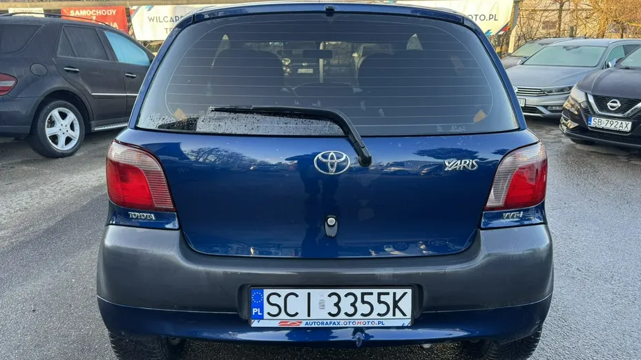TOYOTA Yaris -