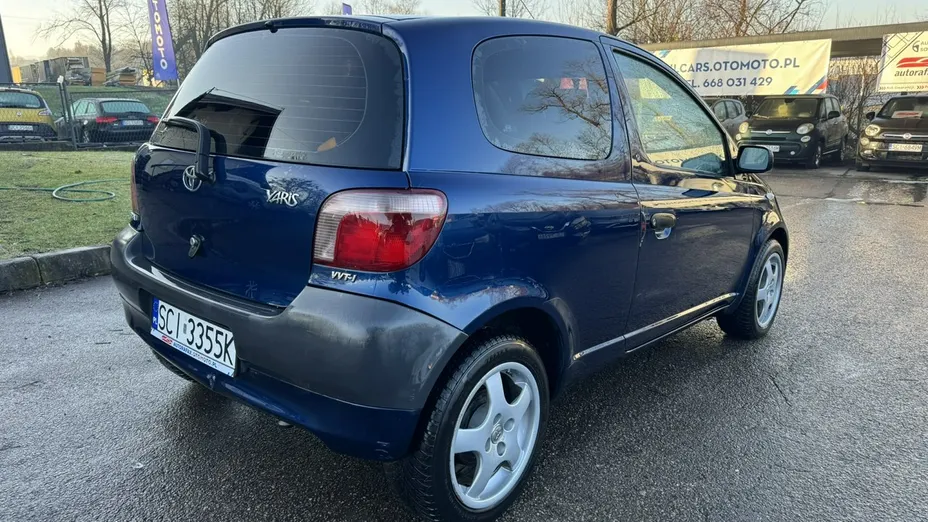 TOYOTA Yaris -