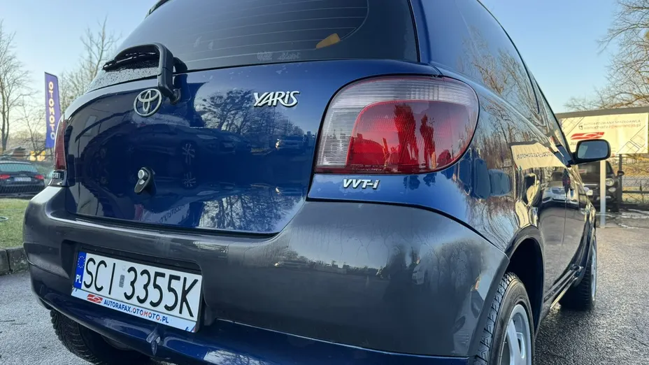 TOYOTA Yaris -