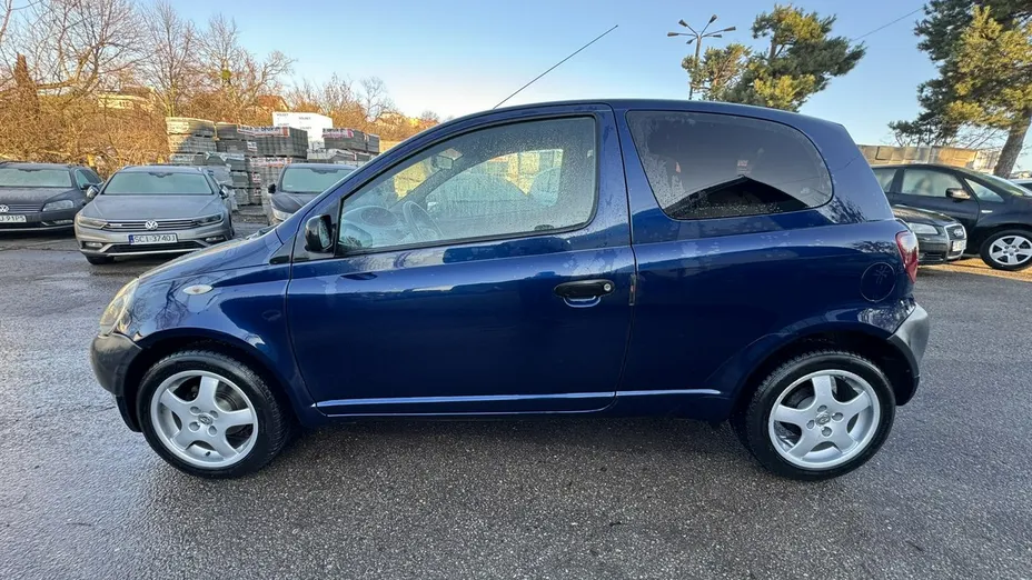 TOYOTA Yaris -