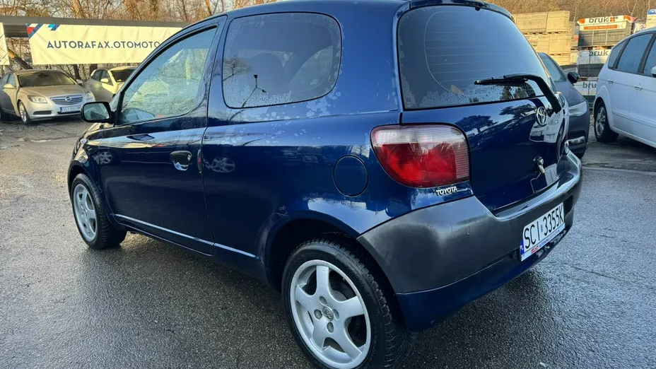 TOYOTA Yaris -
