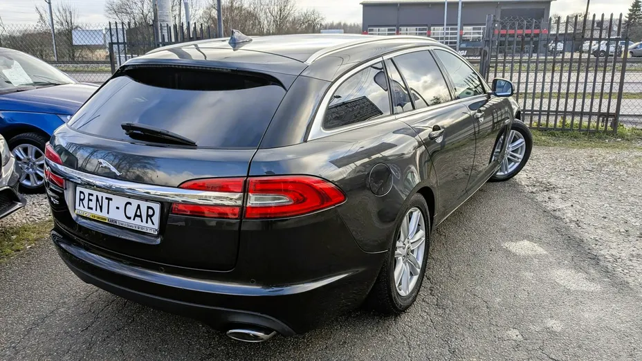JAGUAR XF -
