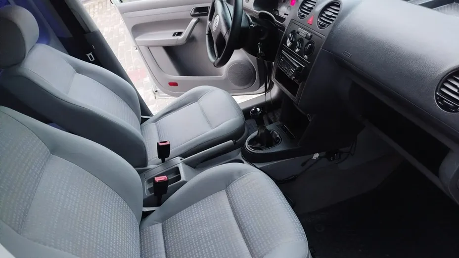 VOLKSWAGEN Caddy -