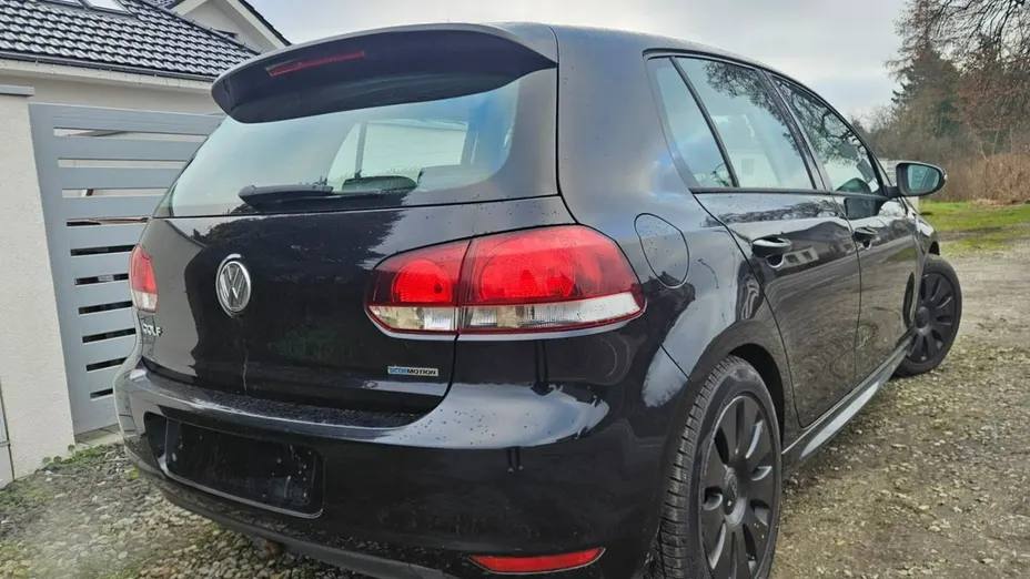 VOLKSWAGEN Golf -