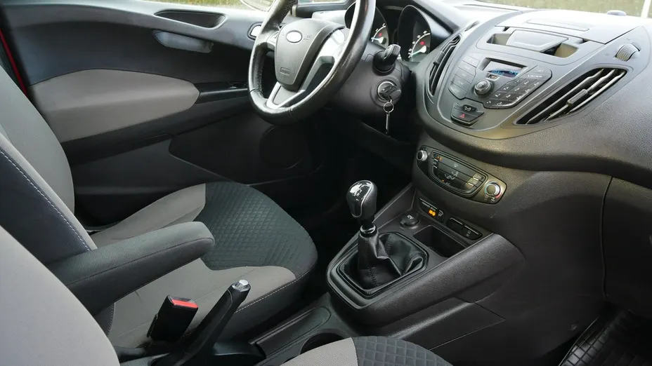 FORD Transit Courier -