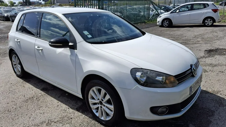 VOLKSWAGEN Golf -