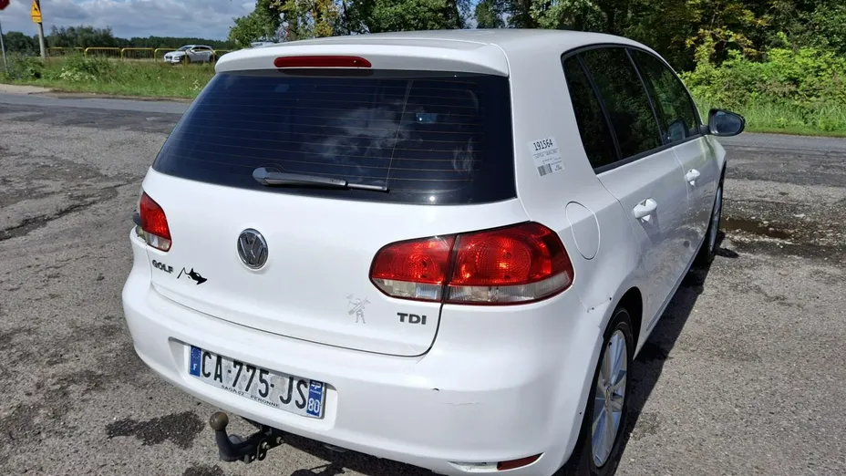 VOLKSWAGEN Golf -