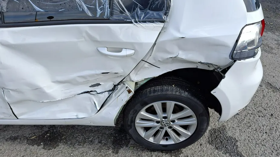 VOLKSWAGEN Golf -