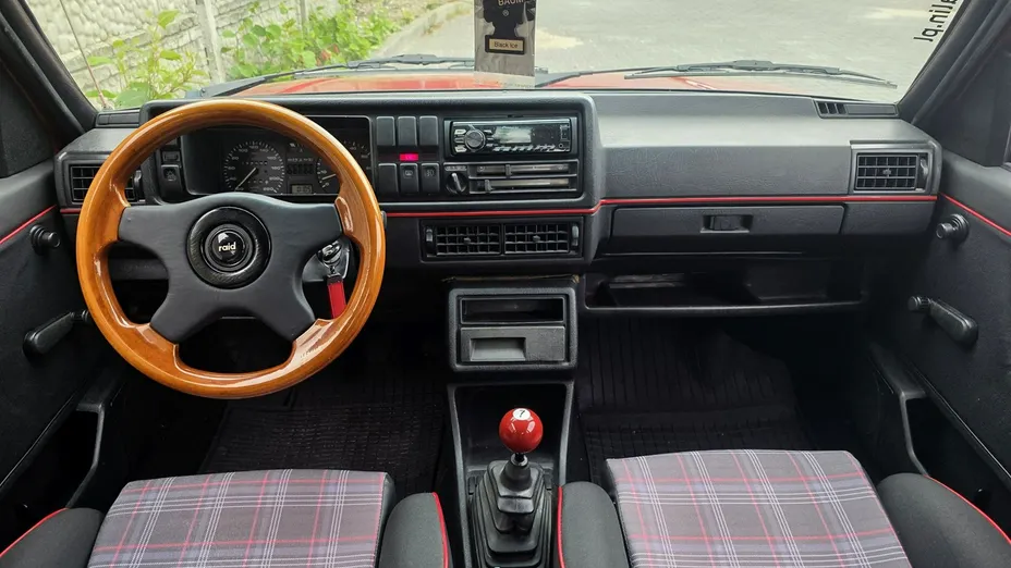 VOLKSWAGEN Jetta -