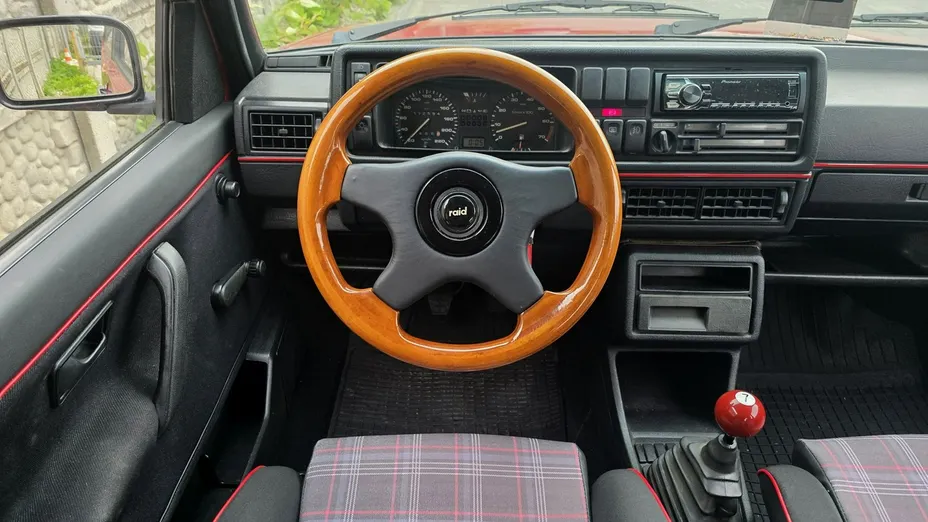 VOLKSWAGEN Jetta -