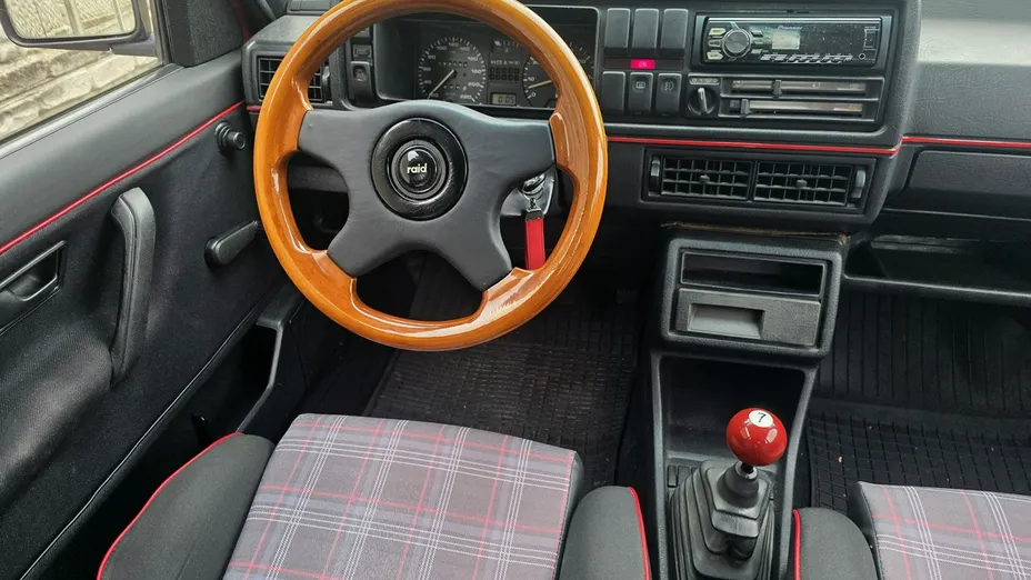 VOLKSWAGEN Jetta -