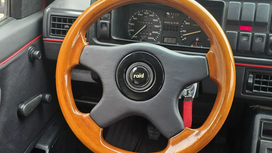 VOLKSWAGEN Jetta -