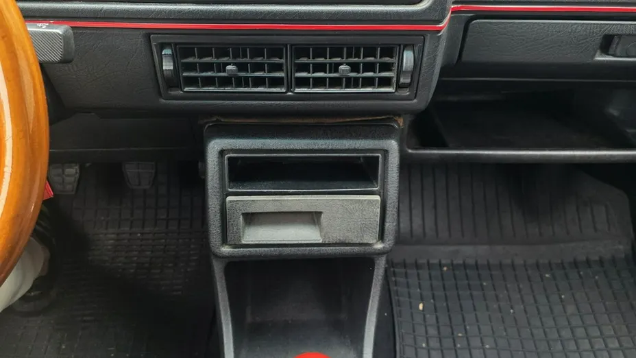 VOLKSWAGEN Jetta -