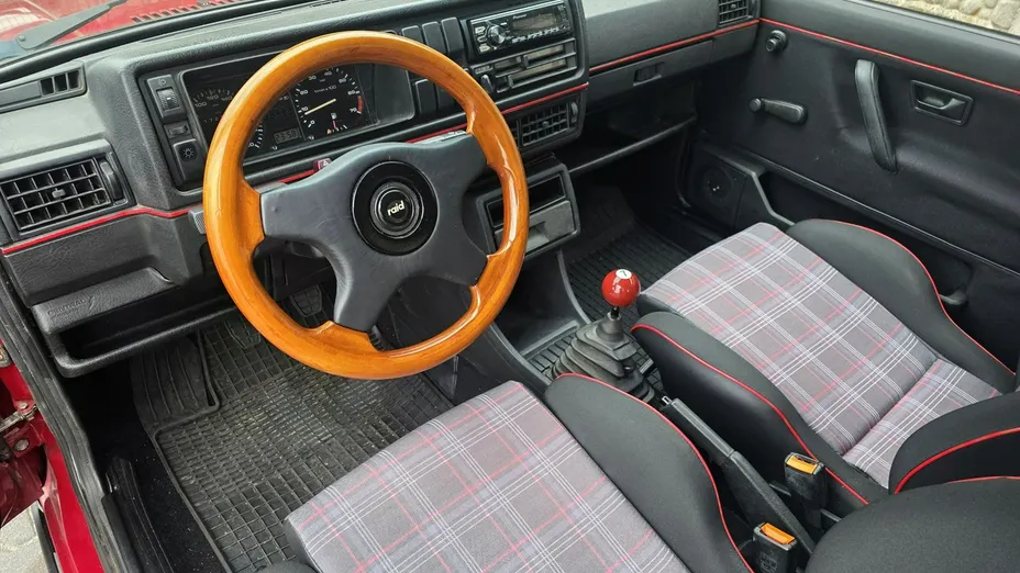 VOLKSWAGEN Jetta -