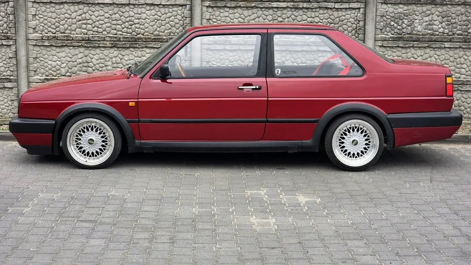 VOLKSWAGEN Jetta -