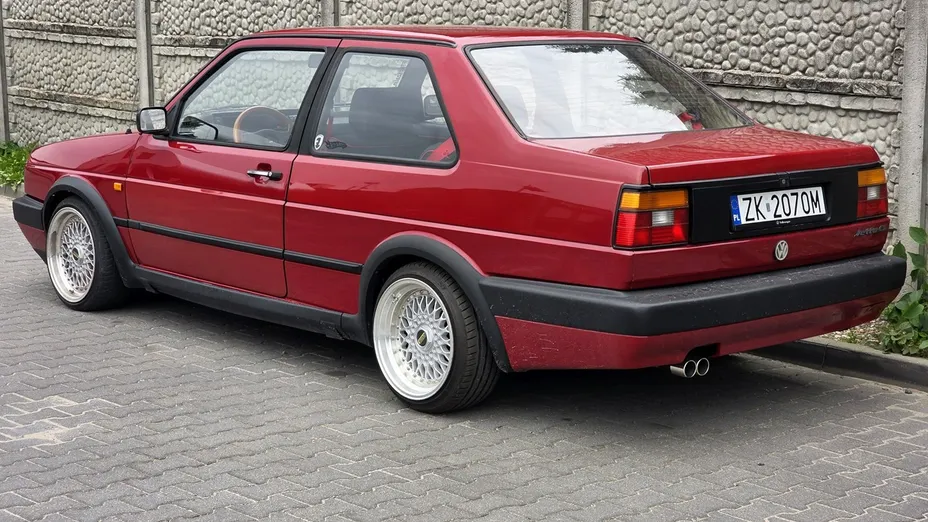 VOLKSWAGEN Jetta -