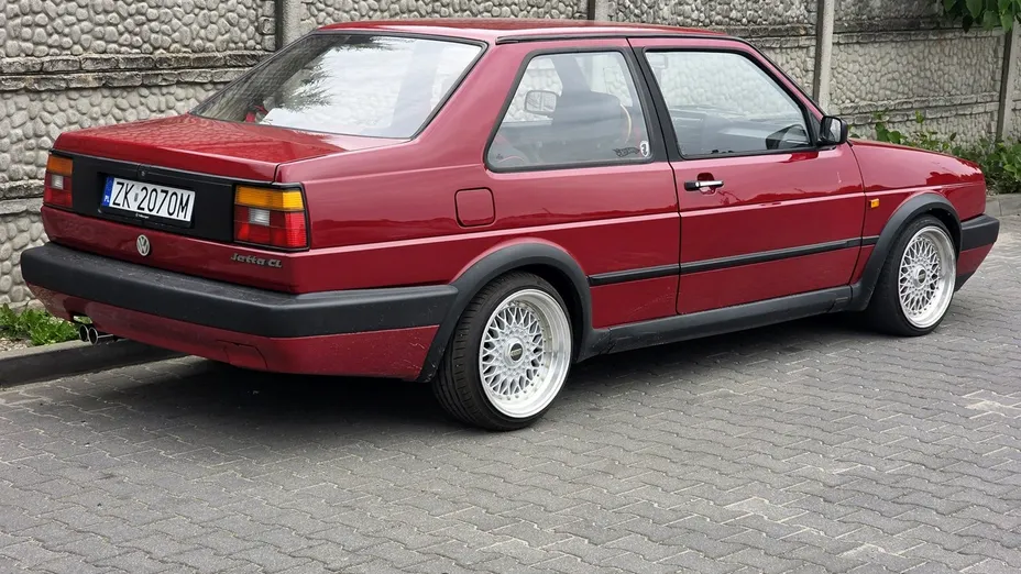 VOLKSWAGEN Jetta -