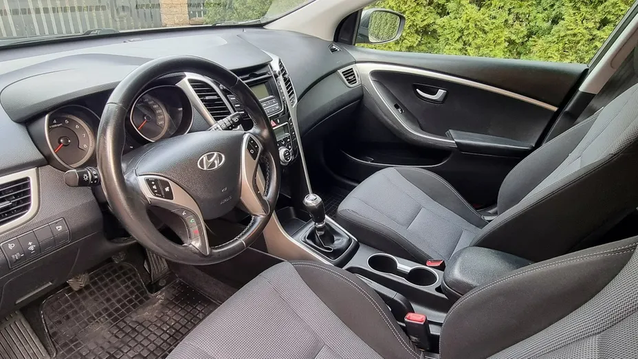 HYUNDAI i30 -