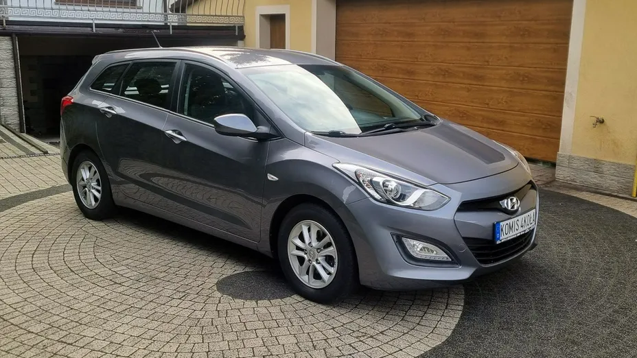 HYUNDAI i30 -