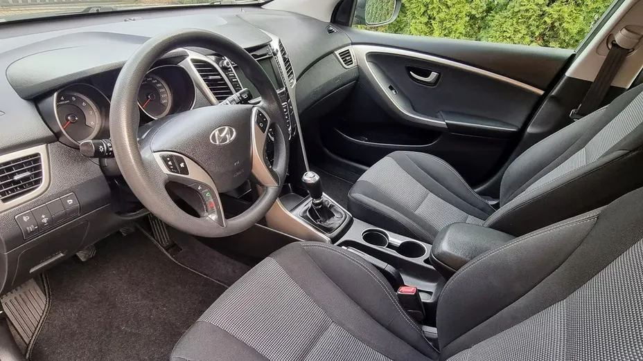 HYUNDAI i30 -