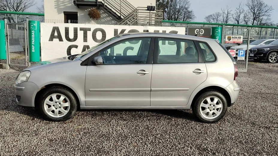 VOLKSWAGEN Polo -
