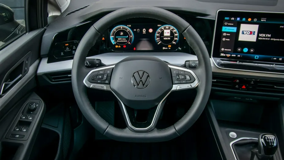 VOLKSWAGEN Golf -